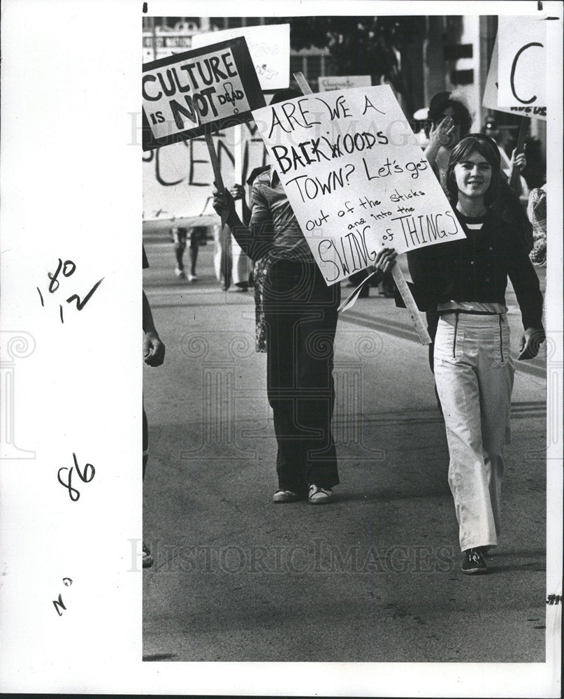 1977 Press Photo Clearwater High School Musicians March - Historic Images