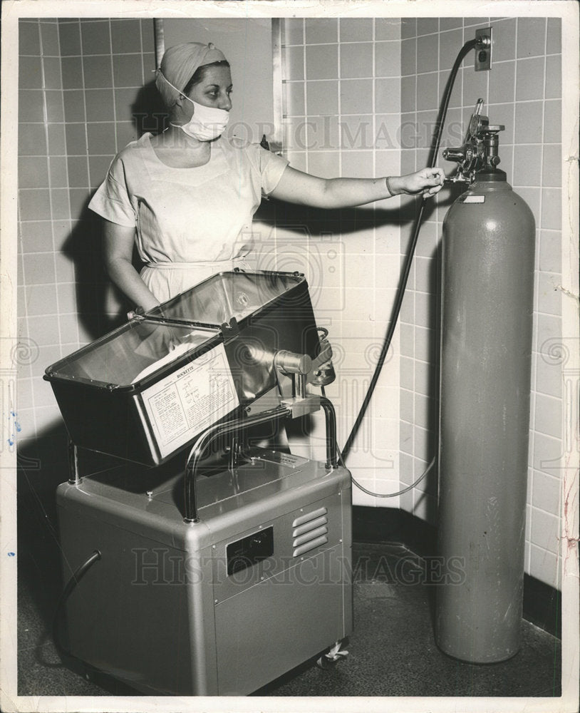 1954 MOUND PARK HOSPITAL EQUIPMENT ROCKETTE-Historic Images
