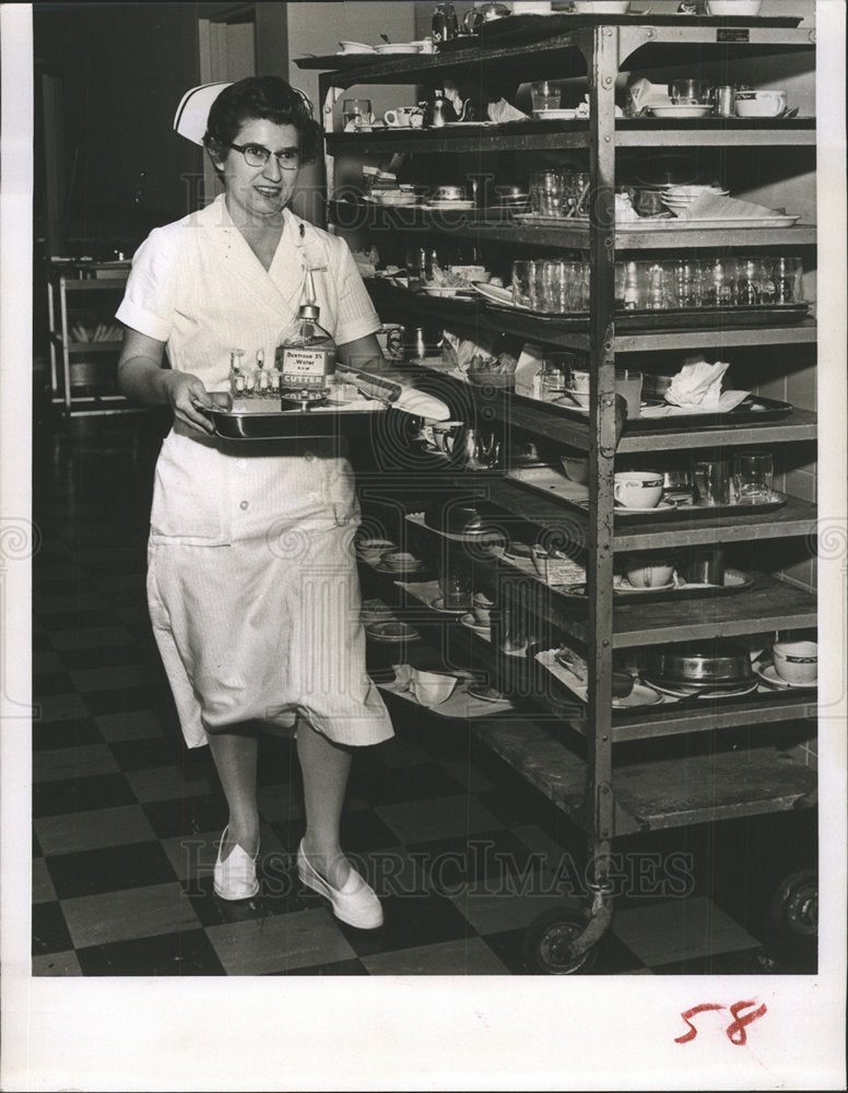 1959 Press Photo Mrs. Clara Aucker Head Nurse Mound Par - Historic Images