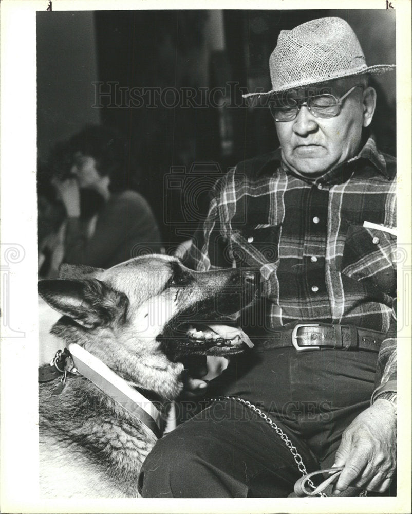 1986 Press Photo Hero Dog King German Shepherd Perkins - Historic Images