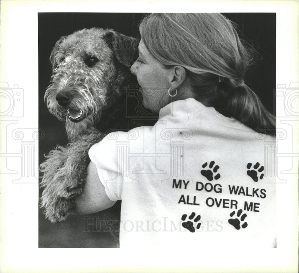 1987 Press Photo Mary Seidler and Airdale Terrier Colle - Historic Images