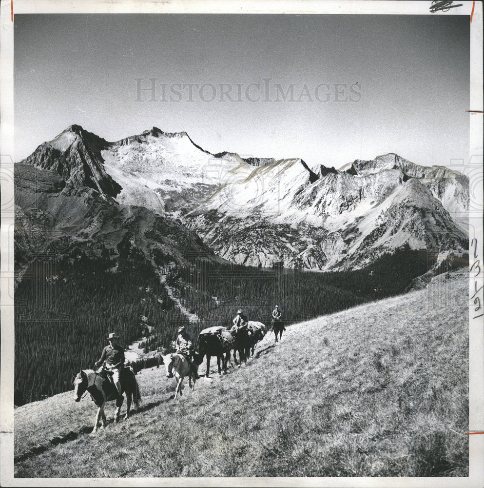 1964 Press Photo Riders Head for Buckskin Pass - Historic Images