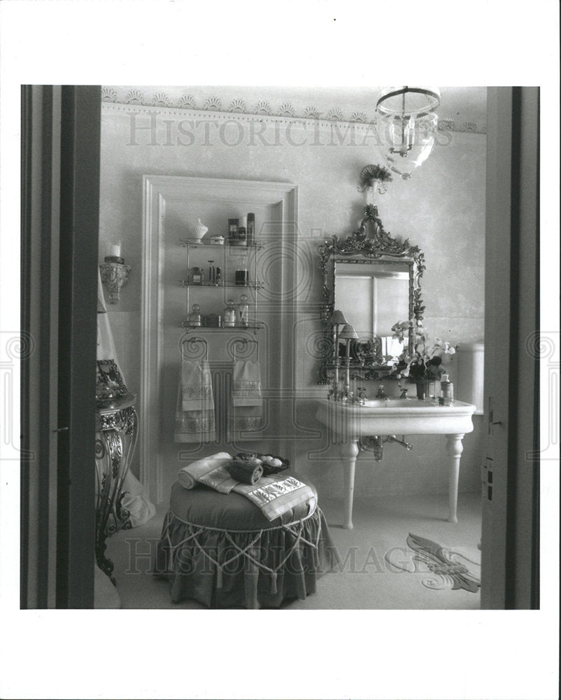 1990 Press Photo Original Bathroom Fixtures Refurbished - Historic Images