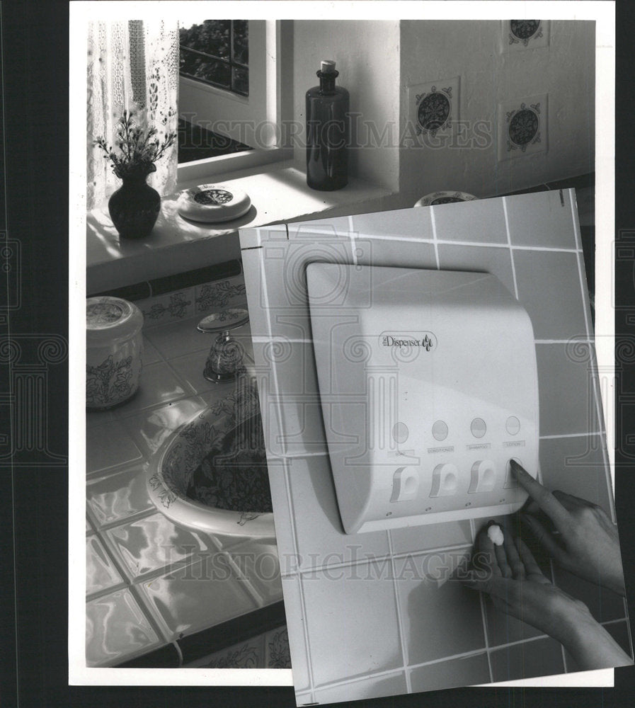 1990 Press Photo Bathrooms - Historic Images