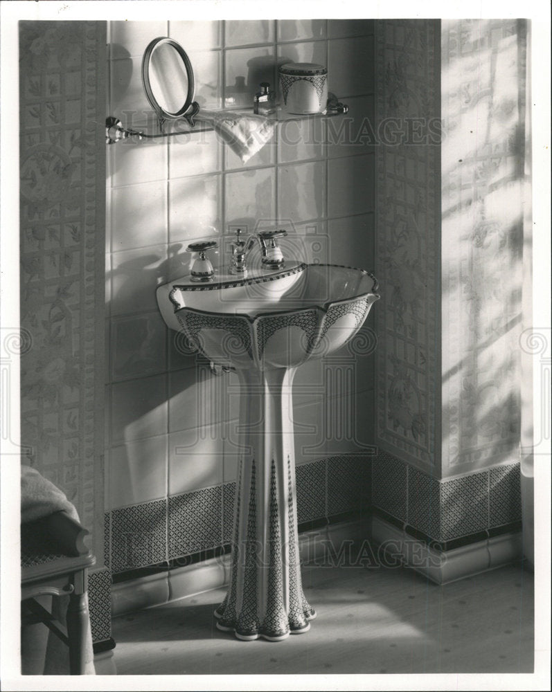 1992 Press Photo Bathroom Sink - Historic Images