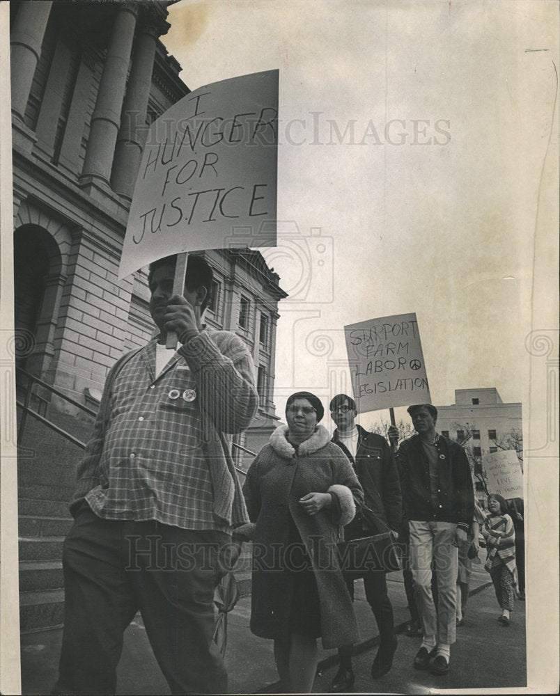 1969 Press Photo Alfredo Herrera United Farm Workers  - Historic Images