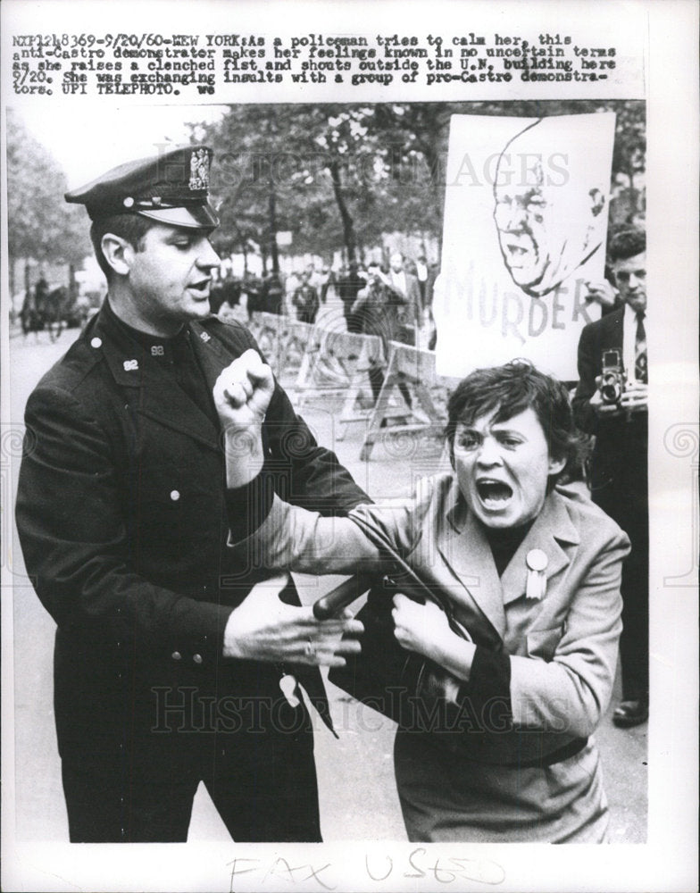 1960 Press Photo Anti-Castro Demonstrator and Police Of - Historic Images