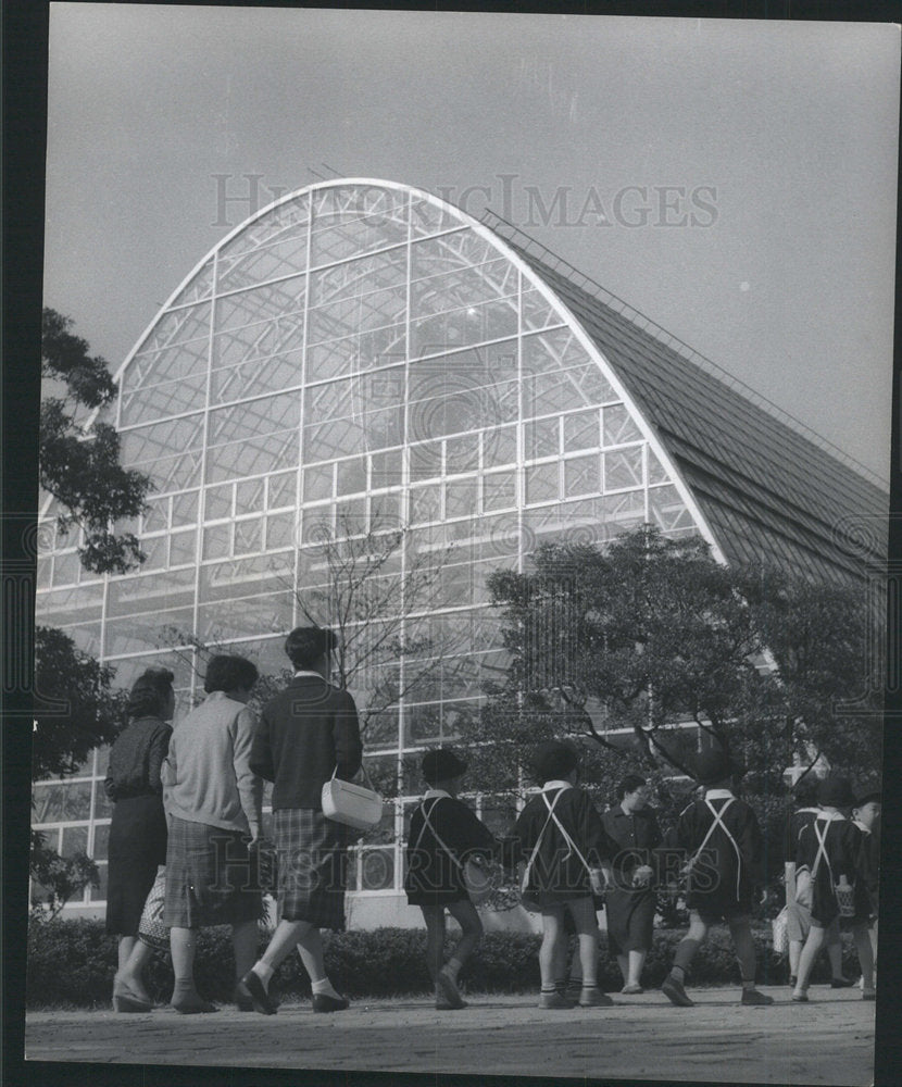 1965 Press Photo Shinjuku Gyoen Garden Tokyo Japan - Historic Images