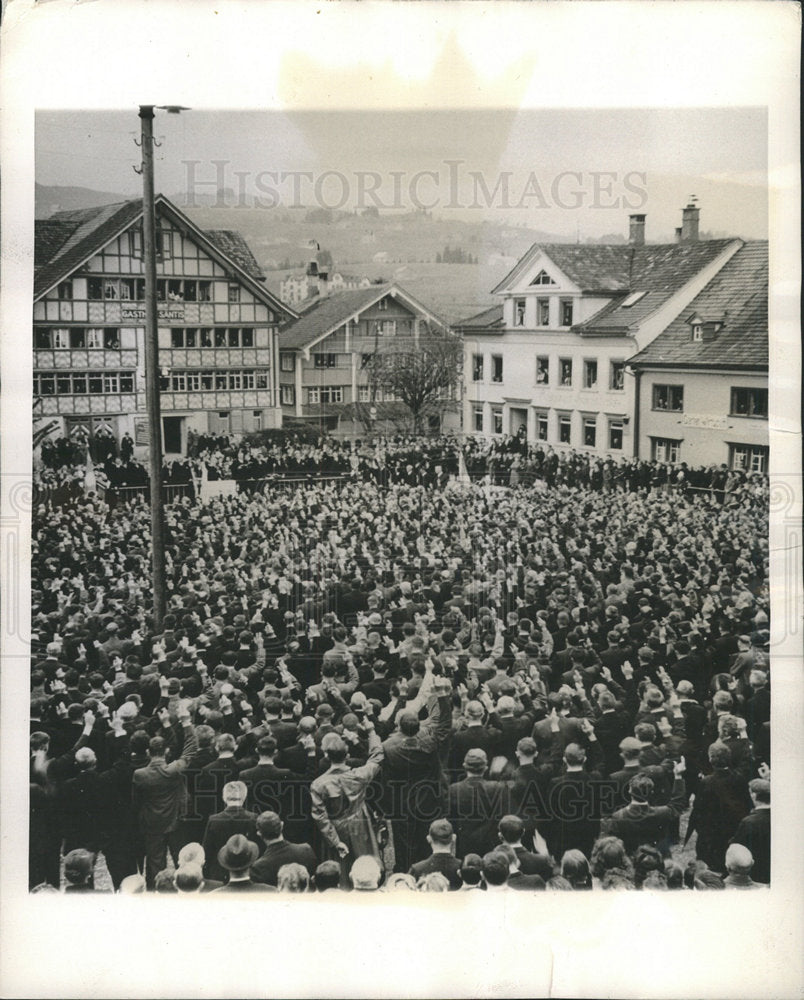 1944 Press Photo Hand Voting Appenzell Switzerland - Historic Images