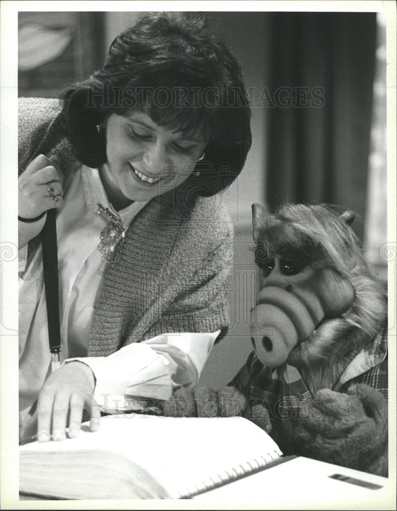 1988 Press Photo Alf Television Show Blind Friend  - Historic Images