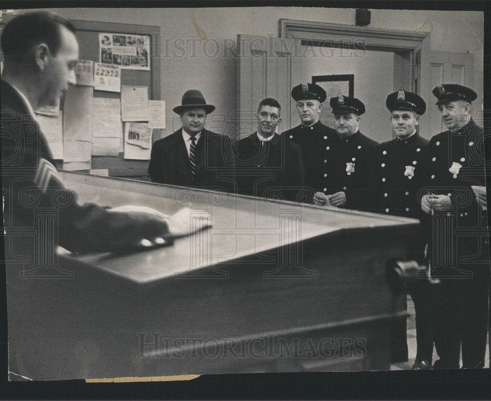 1962 Press Photo Bacon Hill Station Sgt Doing Roll Call - Historic Images