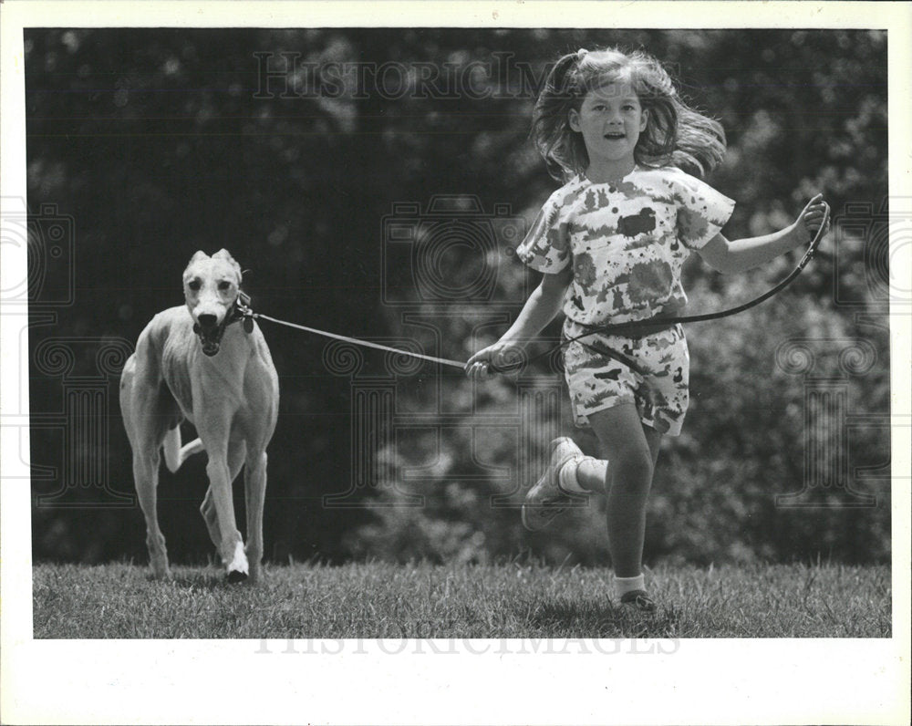 1989 Press Photo Katy Young &amp; Kow Kow - Historic Images