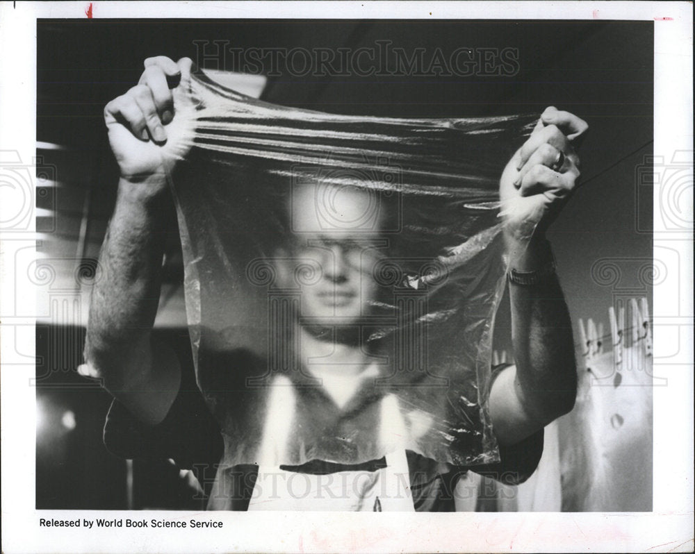 1969 Press Photo surgeon with some artificial skin - Historic Images