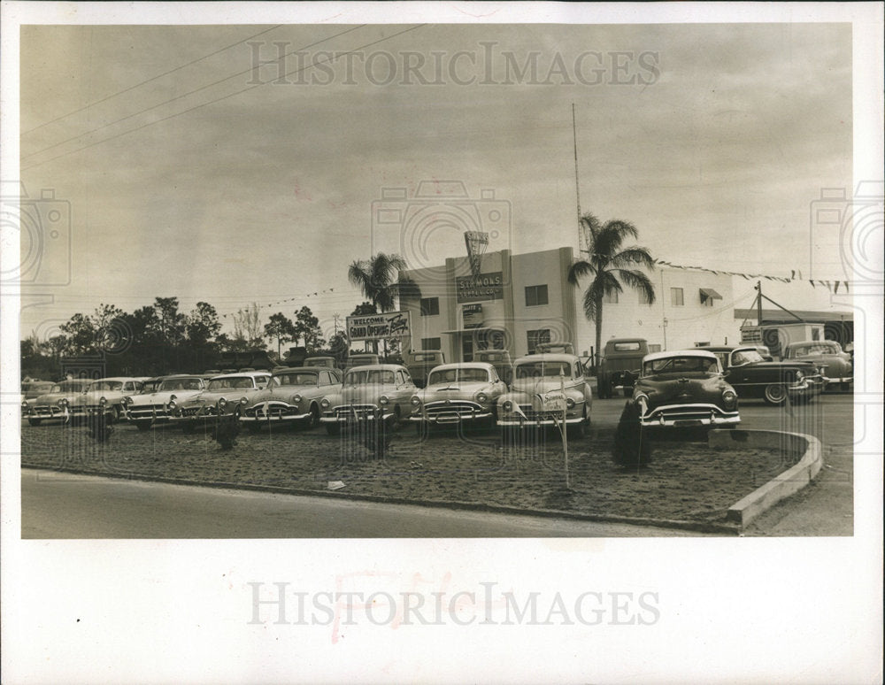 Press Photo Sirmons Supply Company Exterior Car Lot - Historic Images