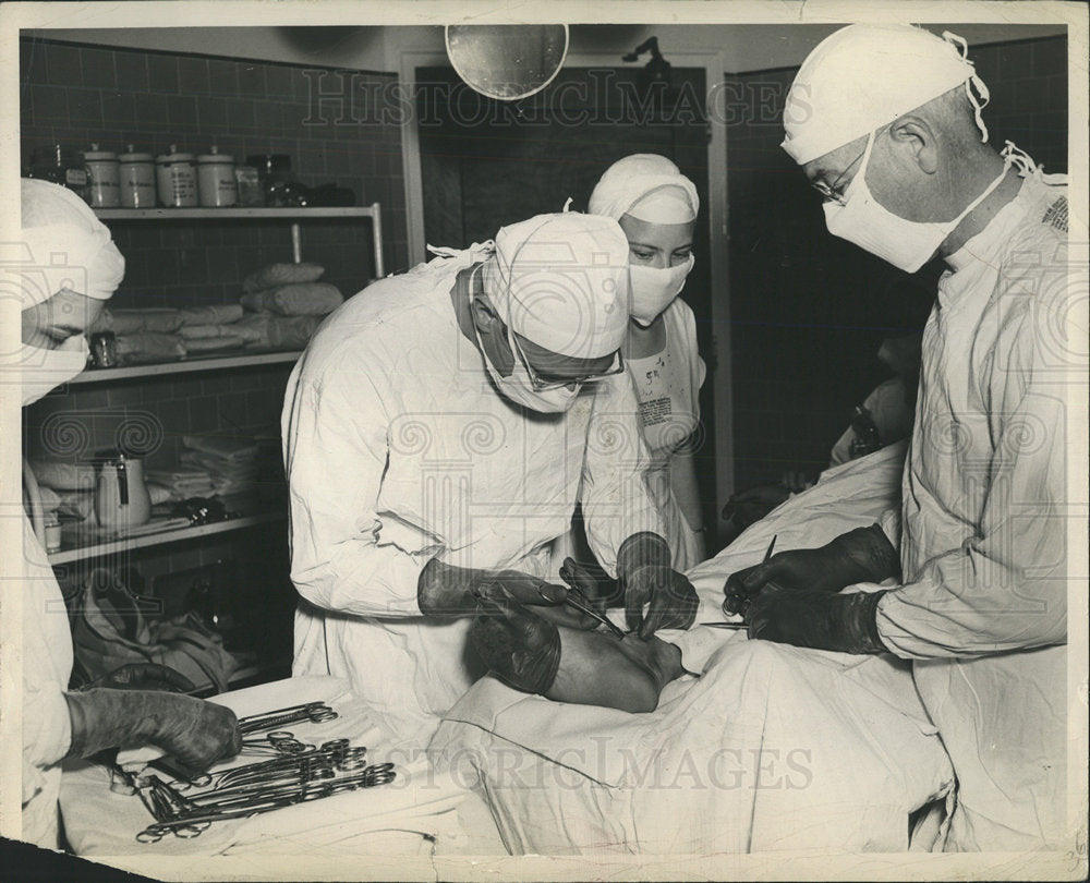 Press Photo St Petersburg Surgeons Working Foot - Historic Images