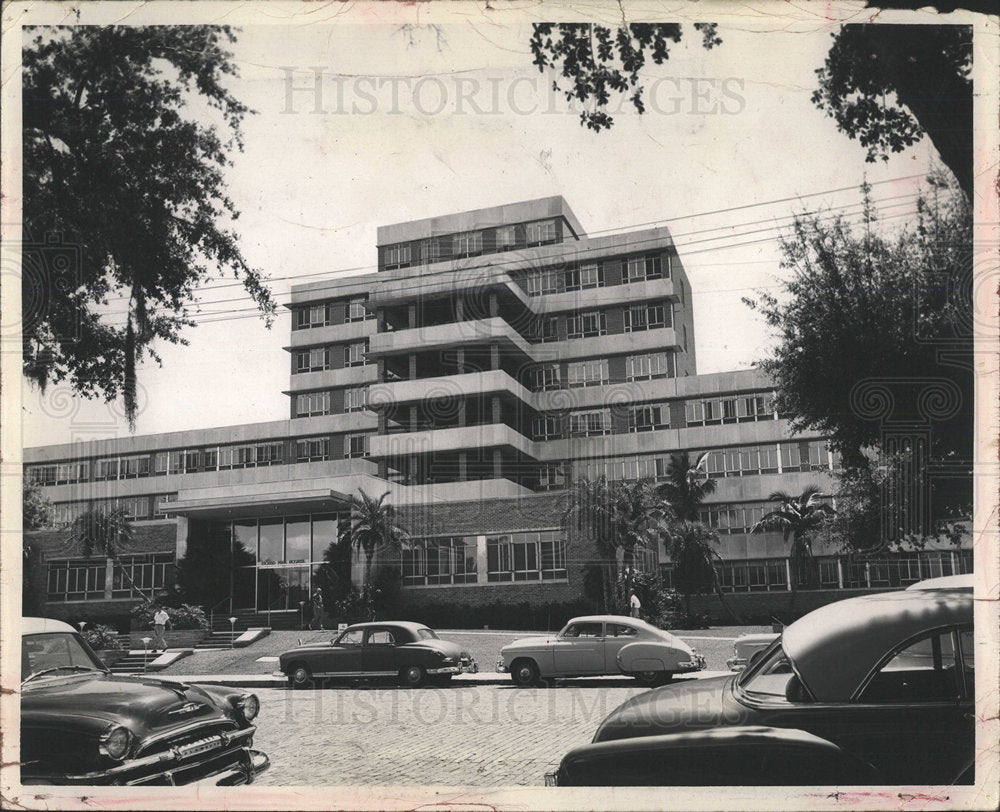 Press Photo Exterior Mound Park Hospital Entrance - Historic Images