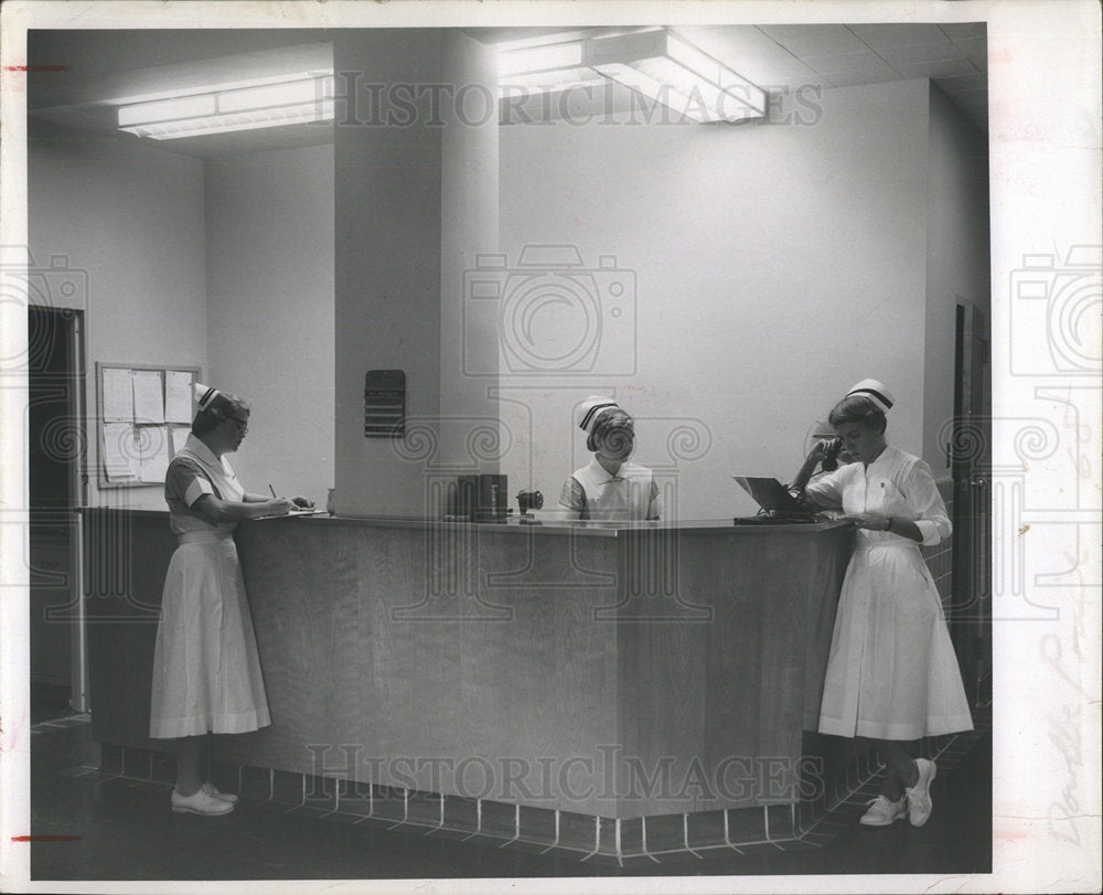 Press Photo Mound Park Hospital Nurses Station - Historic Images