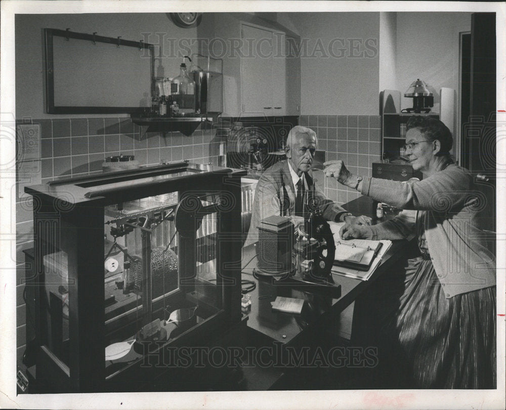 1964 Press Photo Mound Park Hospital Research Lab - Historic Images