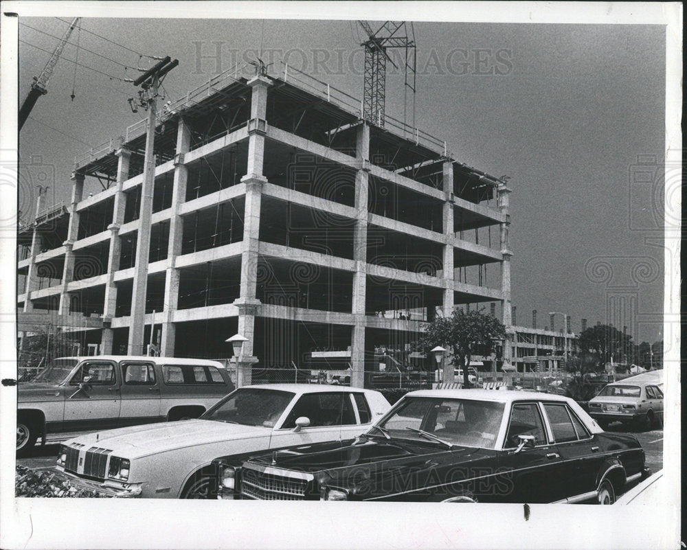 1981 Press Photo St Anthony Hospital Parking Garage - Historic Images