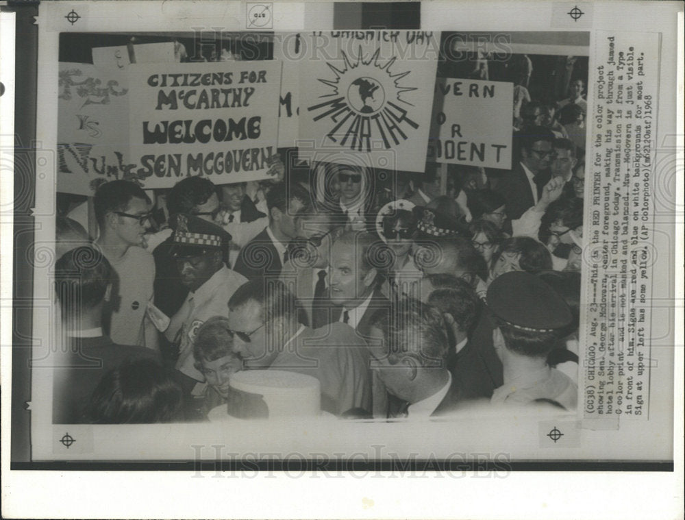 1968 Press Photo Sen McGovern Arrival Dem Conv Chicago - Historic Images