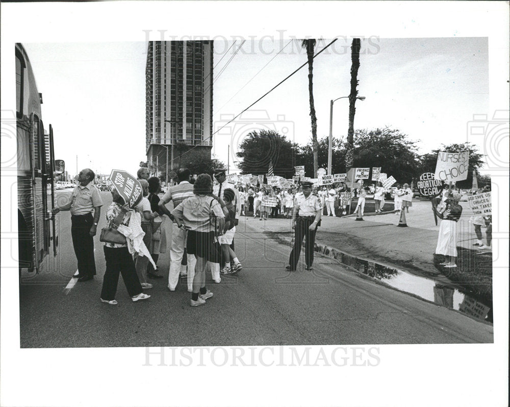 1989 Press Photo Al Land Stadium Pro Anti Abortion - Historic Images