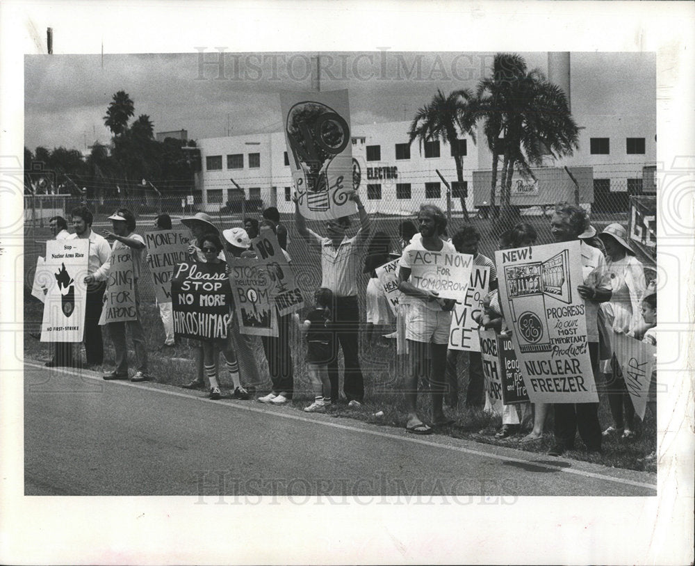1982 Press Photo Anti Nuclear Protest Largo Florida  - Historic Images