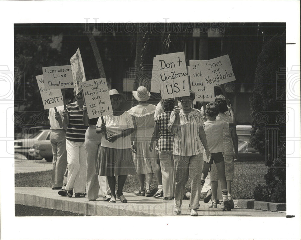 1981 Press Photo Skycrest-Highland Pines Picket Zoning - Historic Images