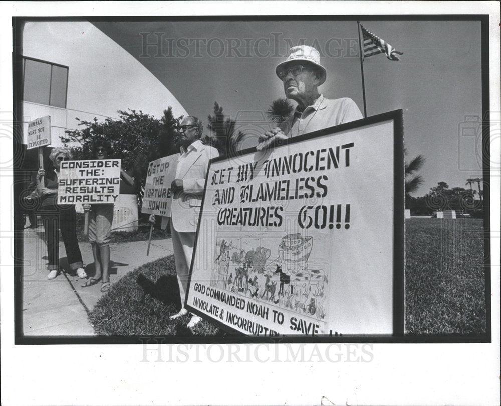 1984 Press Photo Animal Right Activists Demonstration - Historic Images