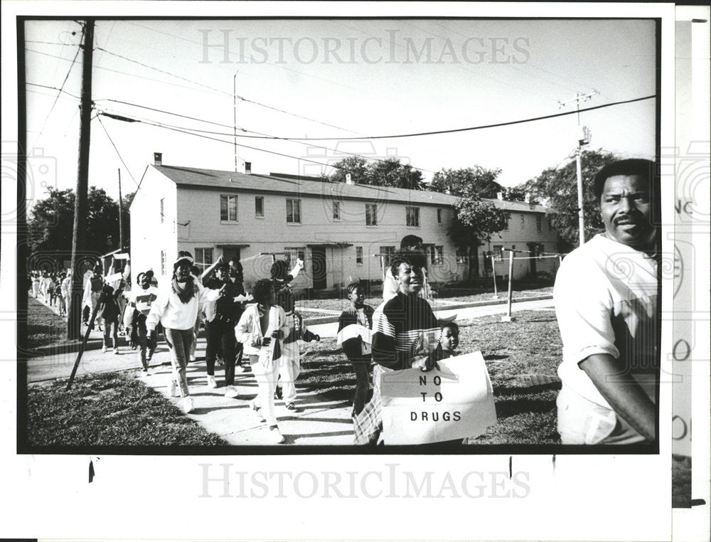 1991 Press Photo Tampa  Residents Protest Drug Use - Historic Images