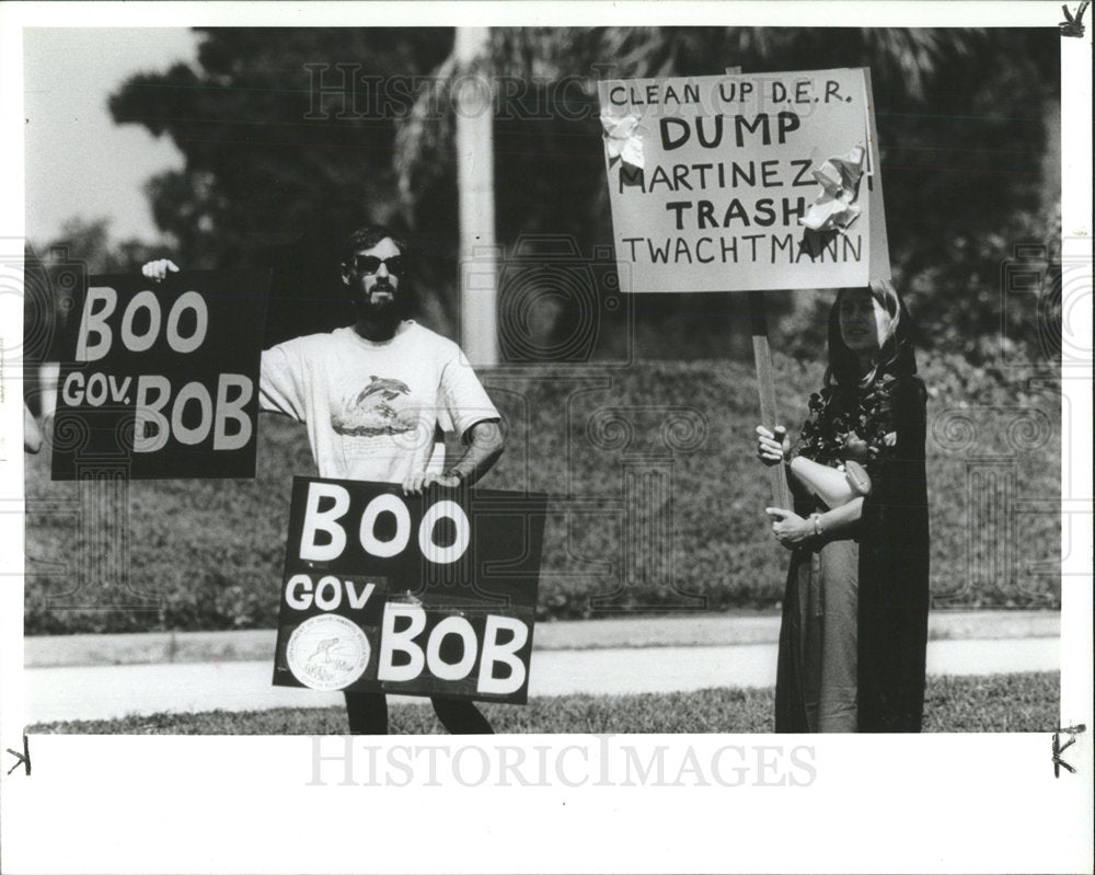 1990 Press Photo Protesters Environmental Regulation - Historic Images