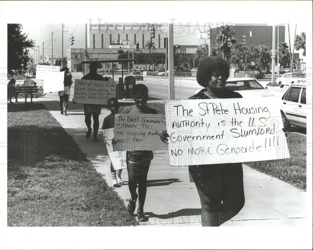 1986 Press Photo Housing Authority Demonstration - Historic Images