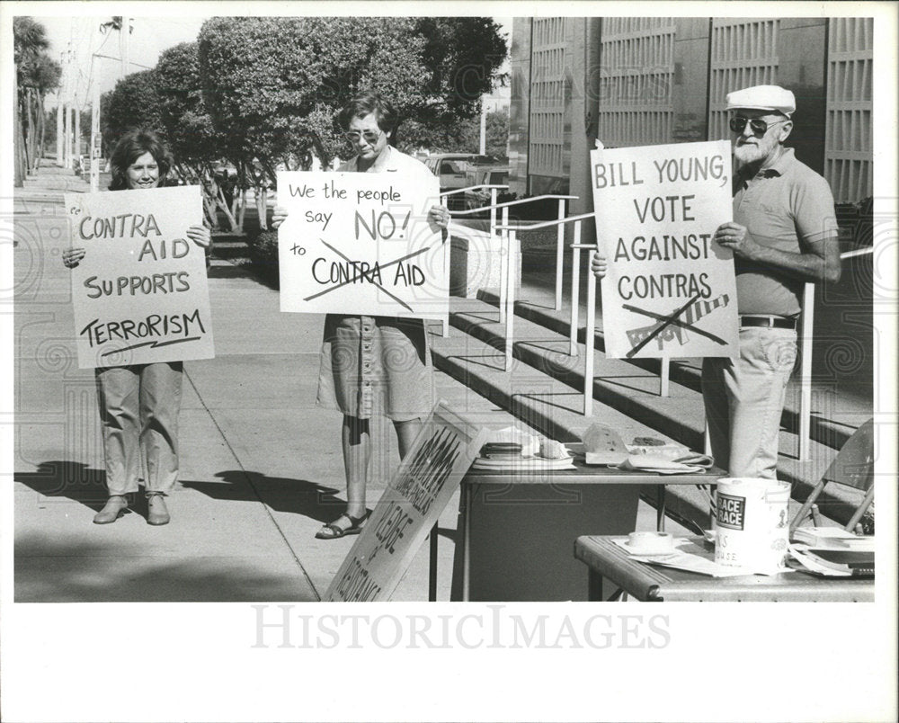 1985 Press Photo Nicaragua Demonstrators Protest Reagan - Historic Images