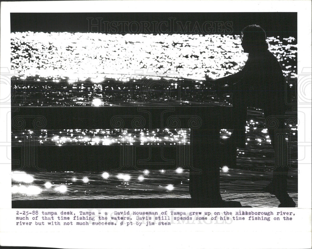 1988 Press Photo Fishing Hillsborough River Florida - Historic Images