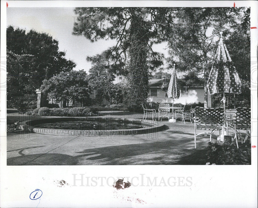 1981 Press Photo Beautification Award/Retirement Home - Historic Images