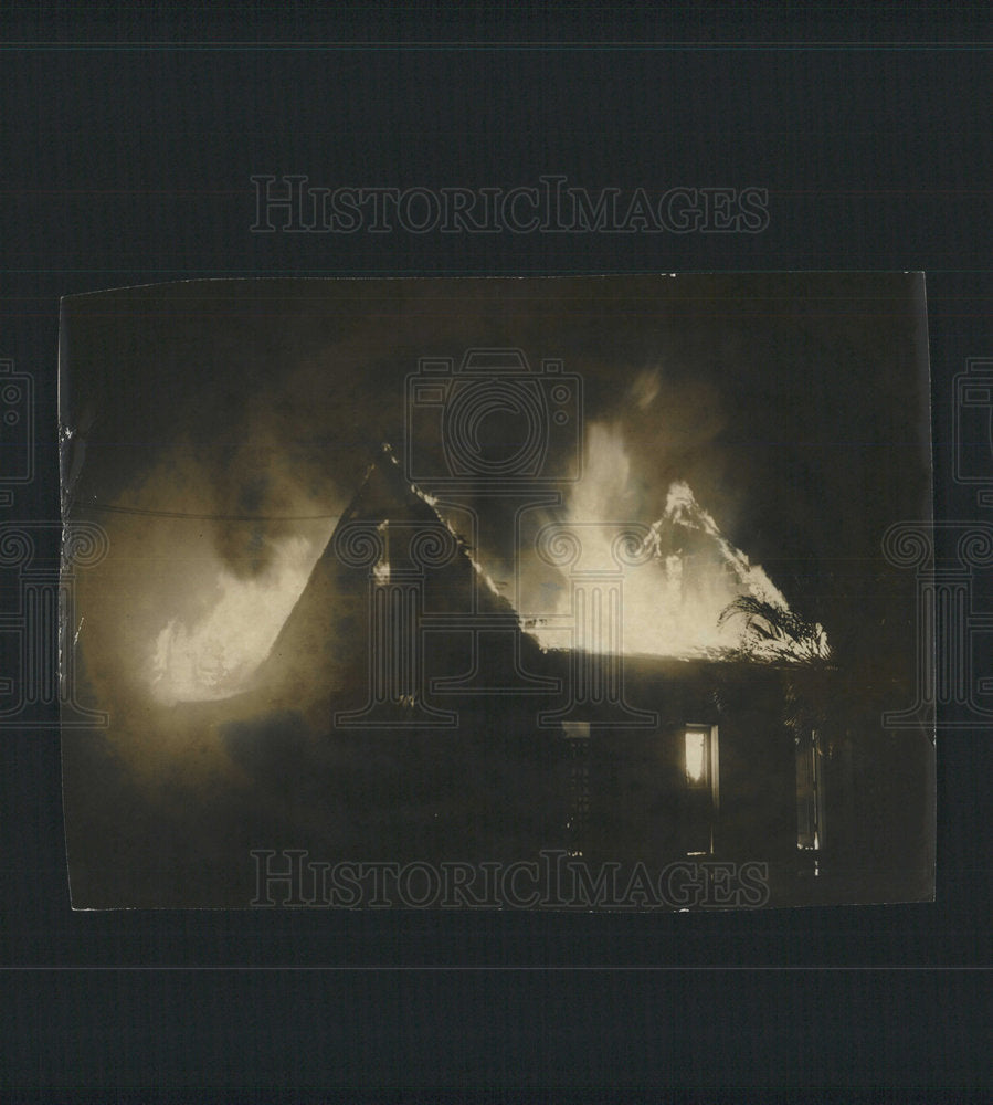 1946 Press Photo Fire Razes Bartlett Park Clubhouse - Historic Images
