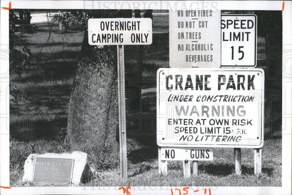 1973 Press Photo Crane Park Construction Signs - Historic Images