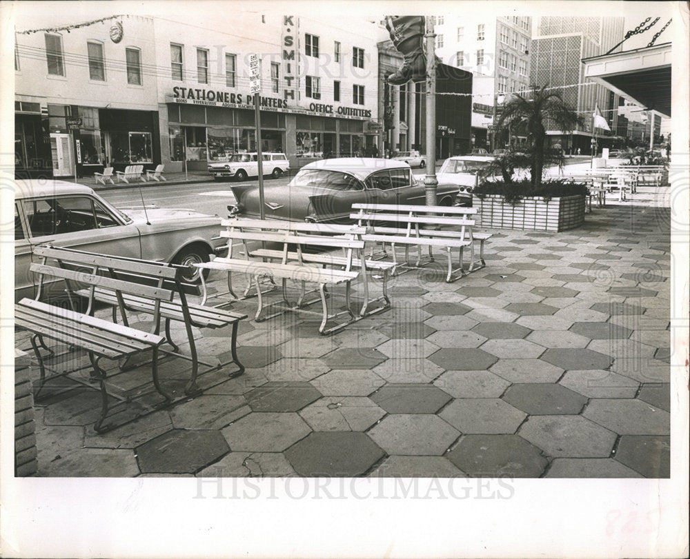 1965 Press Photo St Petersburg Downtown Benches - Historic Images