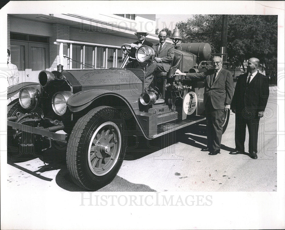 1965 Press Photo Fire Truck/1924 American LaFrance - Historic Images