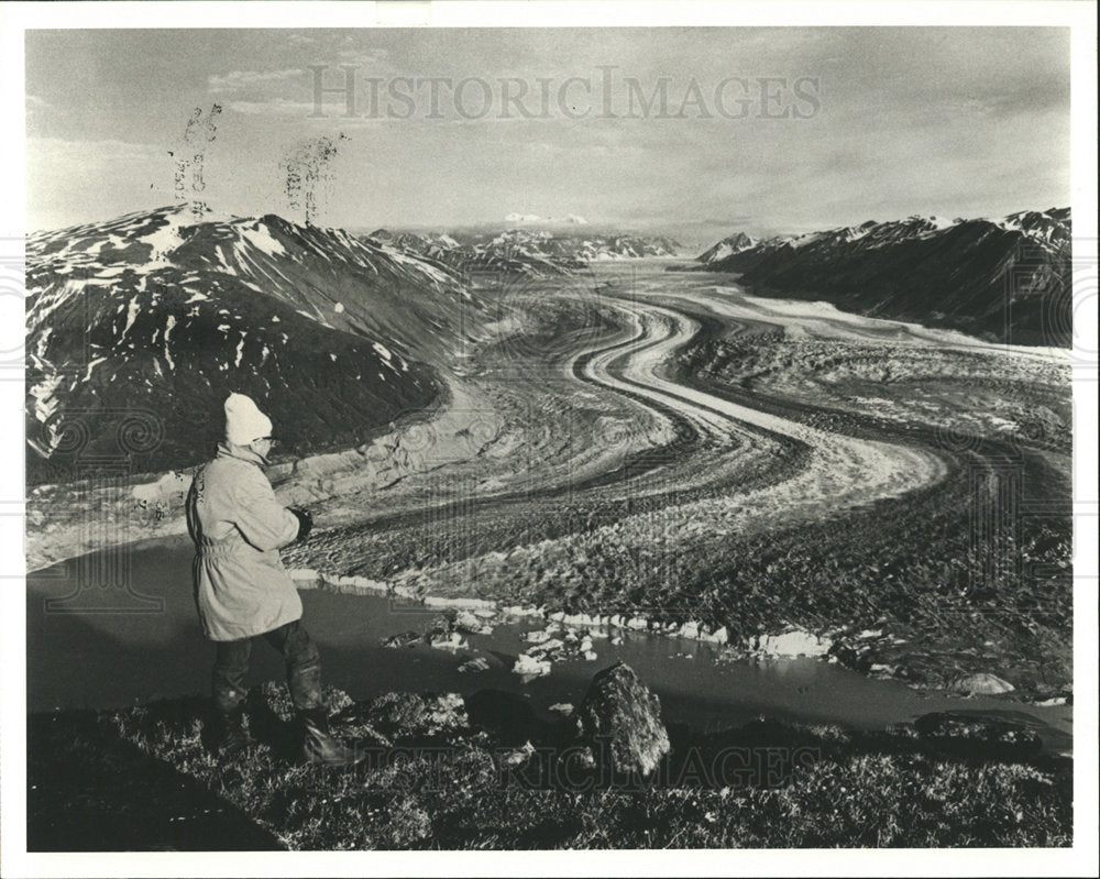 1986 Press Photo Lowell Glacier Hiker Kluane Natl Park - Historic Images