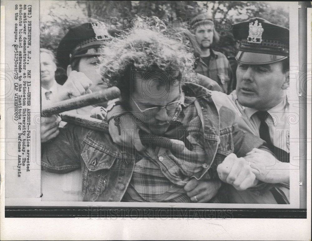 1972 Press Photo Demonstrator Arrested at Princeton - Historic Images