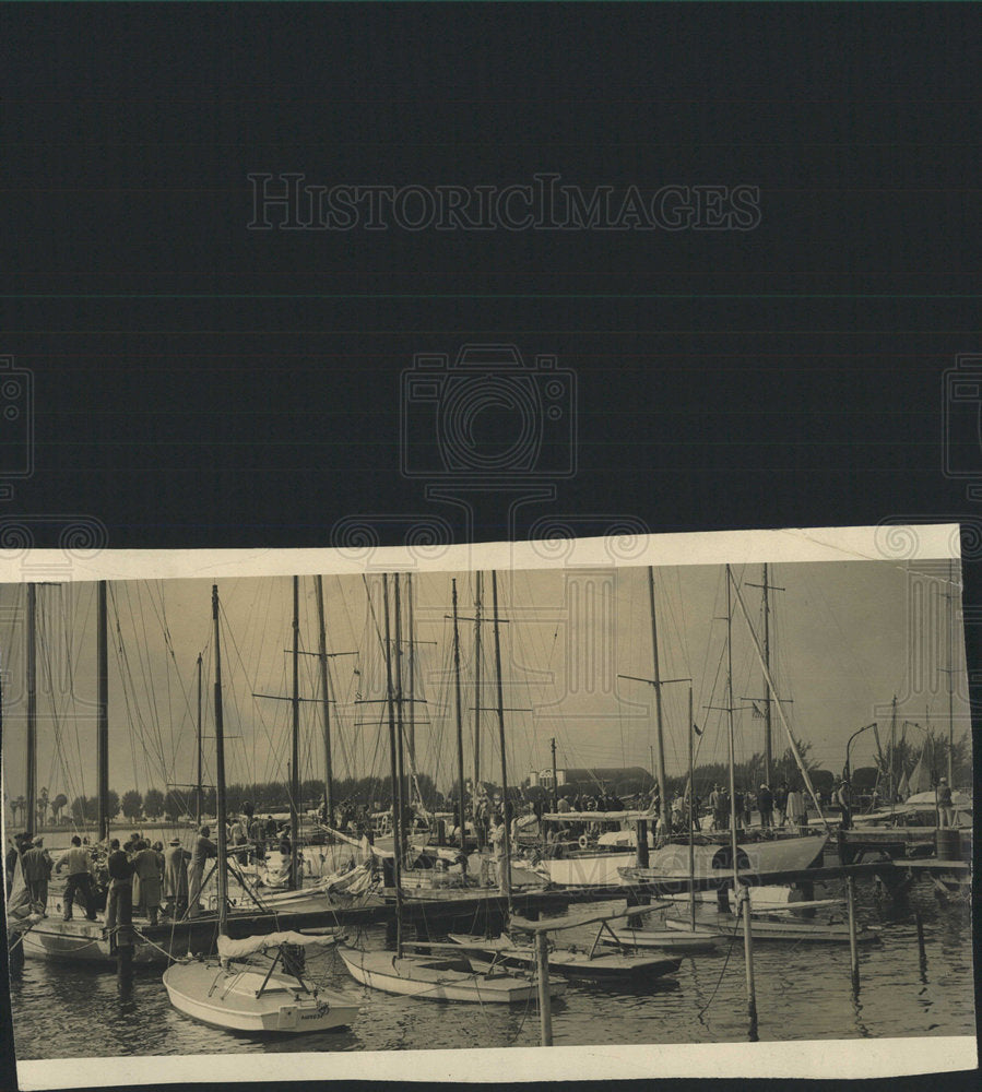 1939 Press Photo Yacht Basin ship water Harbor People - Historic Images