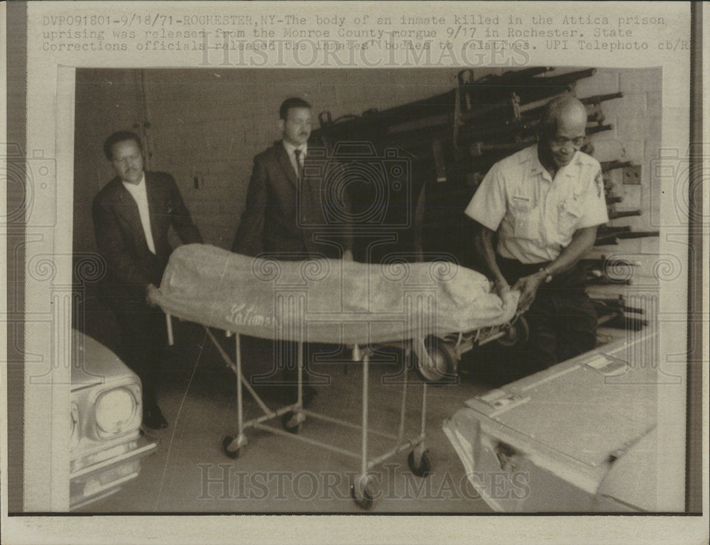 1971 Press Photo Monroe County Morgue Prison Murder NY - Historic Images