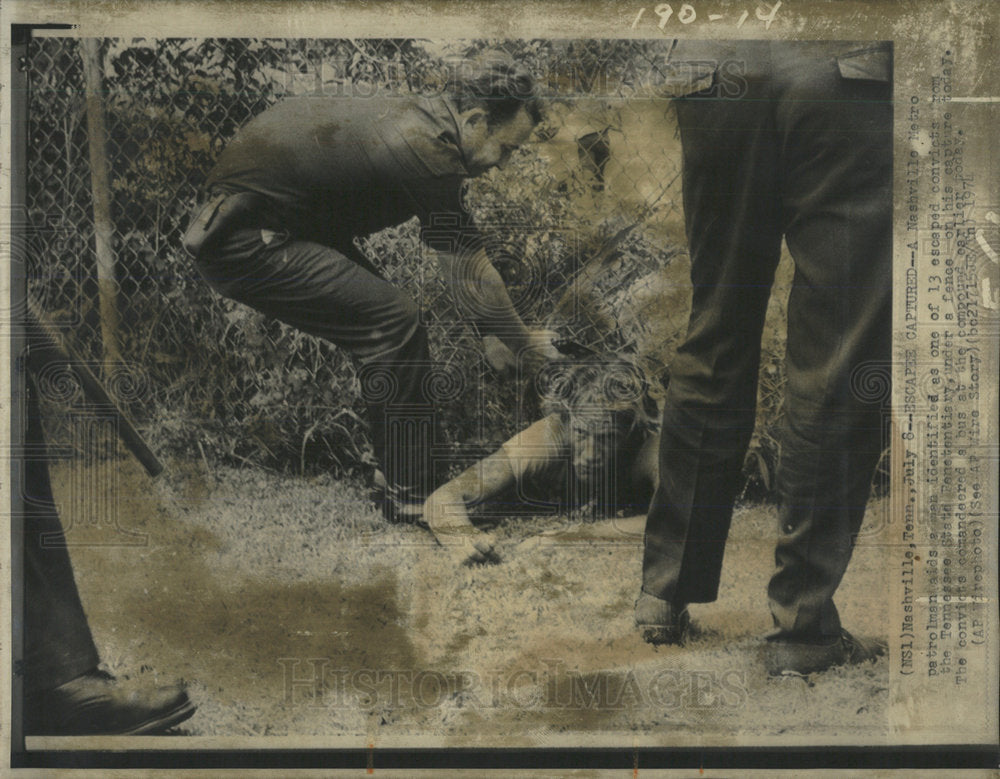 1974 Press Photo Nashville Metro patrolman Tennessee - Historic Images