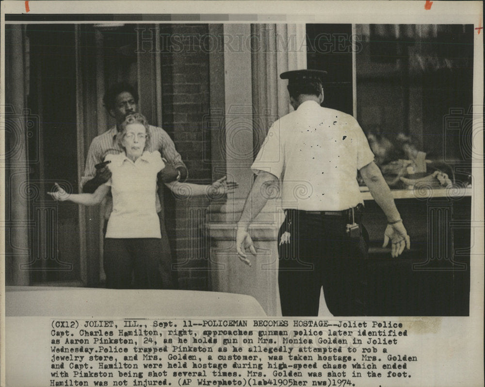 1974 Press Photo Charles Hamilton Joliet Police Captain - Historic Images