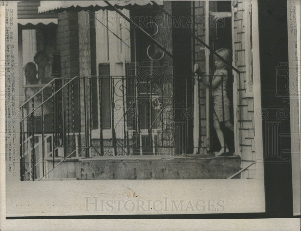 Press Photo Chicago Rhonda cooper Gril Siege Gun point - Historic Images