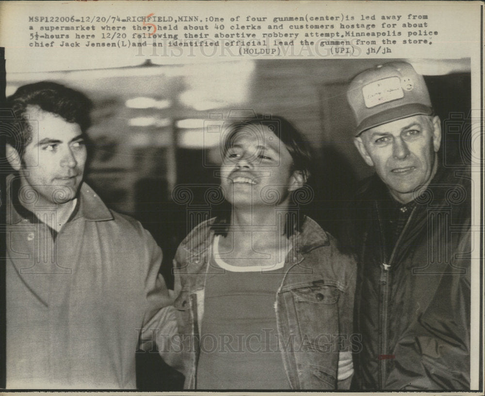 1974 Press Photo sSupermarke gunmen robbery attempt  - Historic Images