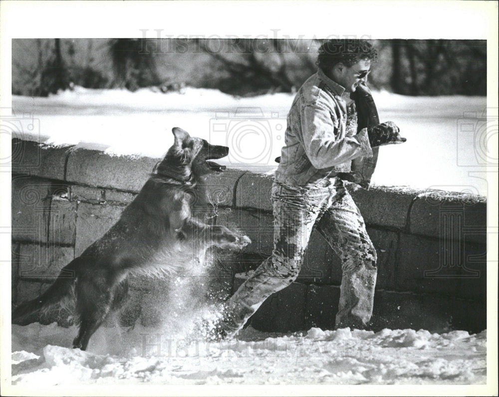 1990 Press Photo Bob Mullen Larz Anderson park Dedham  - Historic Images