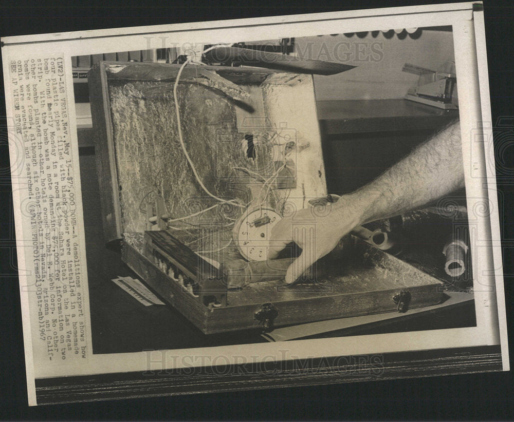 1967 Press Photo Plastic pipe Black Powder Home Bomb - Historic Images