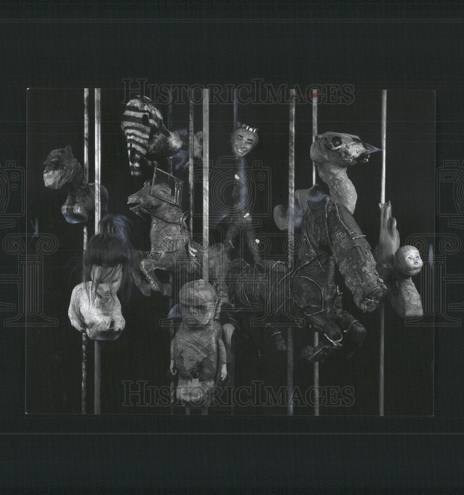 1985 Press Photo Gauze Acrylic Carousel attach objects - Historic Images