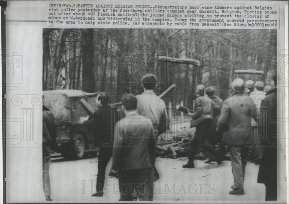 1966 Press Photo Mine Timbers Hurling Riot Belgium - Historic Images